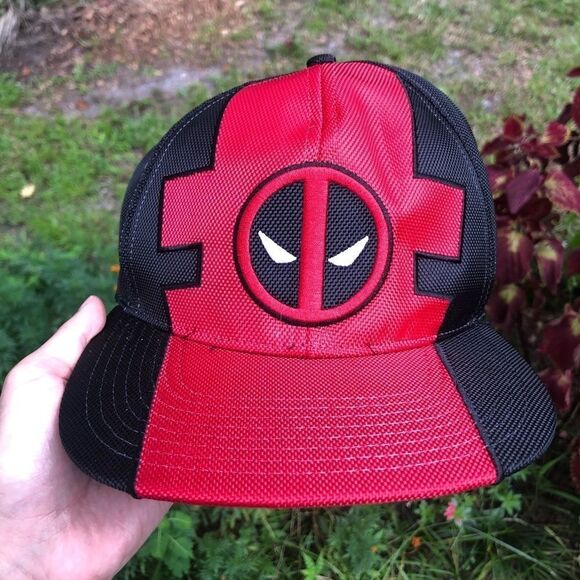 MARVEL Deadpool Snapback Hat Disney - Picture 2 of 10